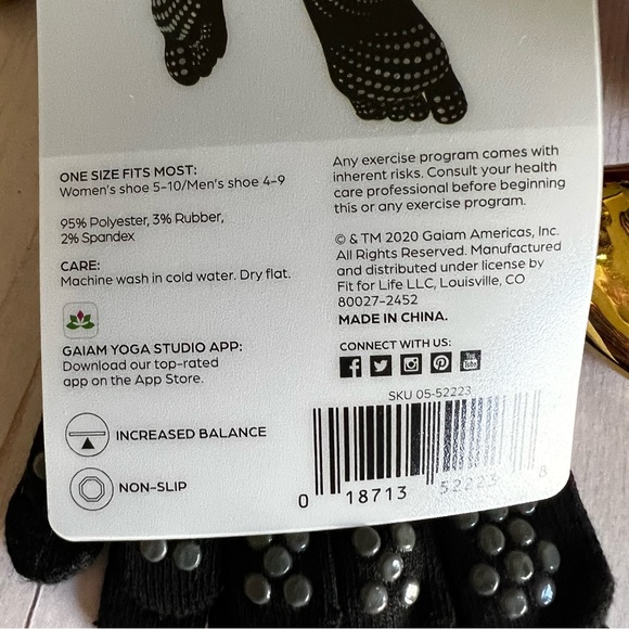 NWT GAIAM YOGA SOCKS, All grip, no slip. One size. Unisex - Picture 6 of 9